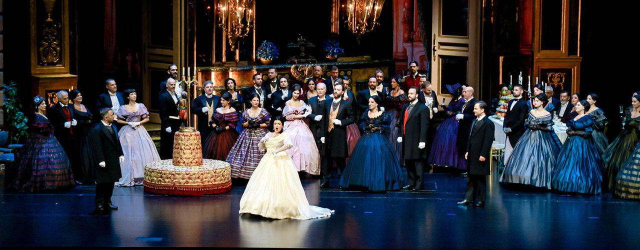 One additional performance of La traviata on 31/7 due to a complete ticket sellout